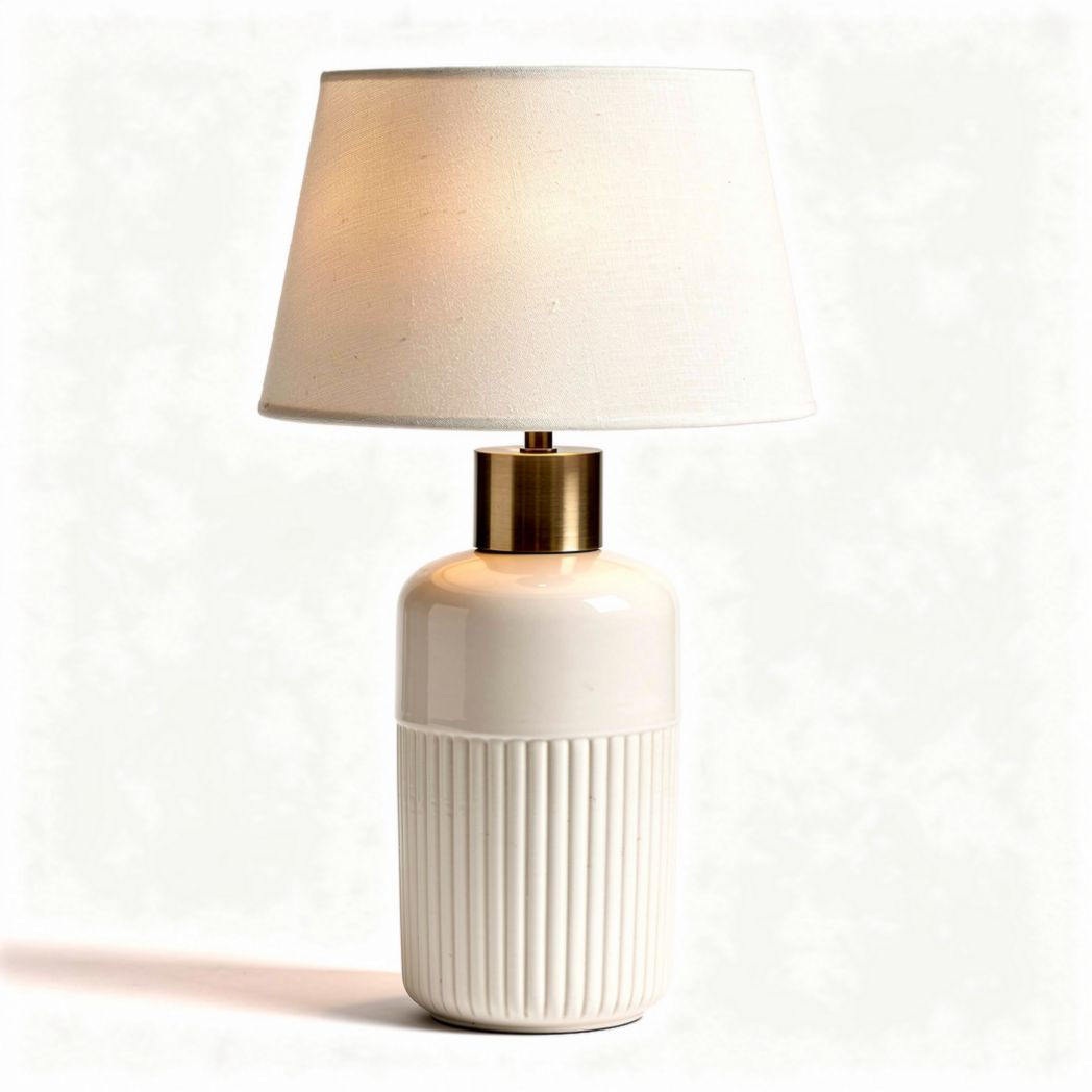 Lampada da tavolo in ceramica bianca con paralume beige 15 x 15 x 30cm